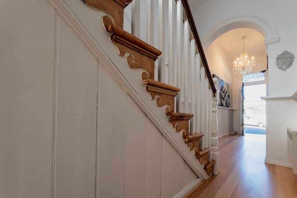 Historic Beauty In The Cbd! Parking And Wifi Appartement Launceston Buitenkant foto