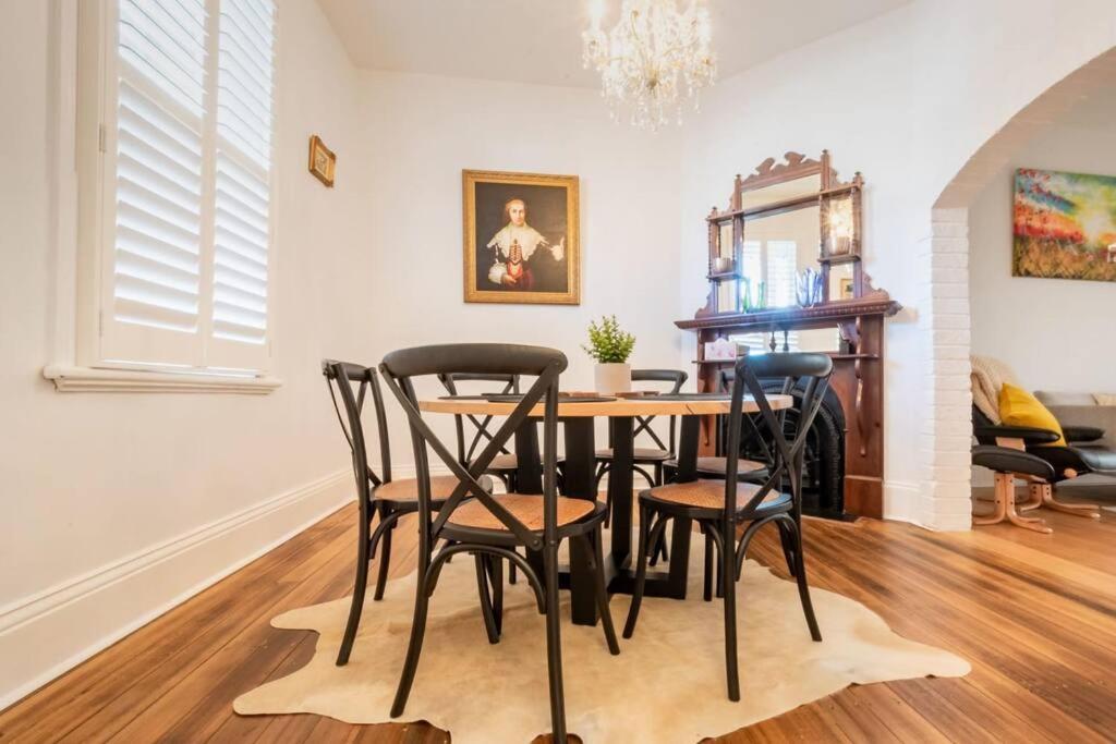 Historic Beauty In The Cbd! Parking And Wifi Appartement Launceston Buitenkant foto