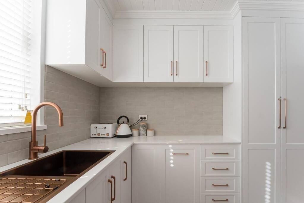 Historic Beauty In The Cbd! Parking And Wifi Appartement Launceston Buitenkant foto