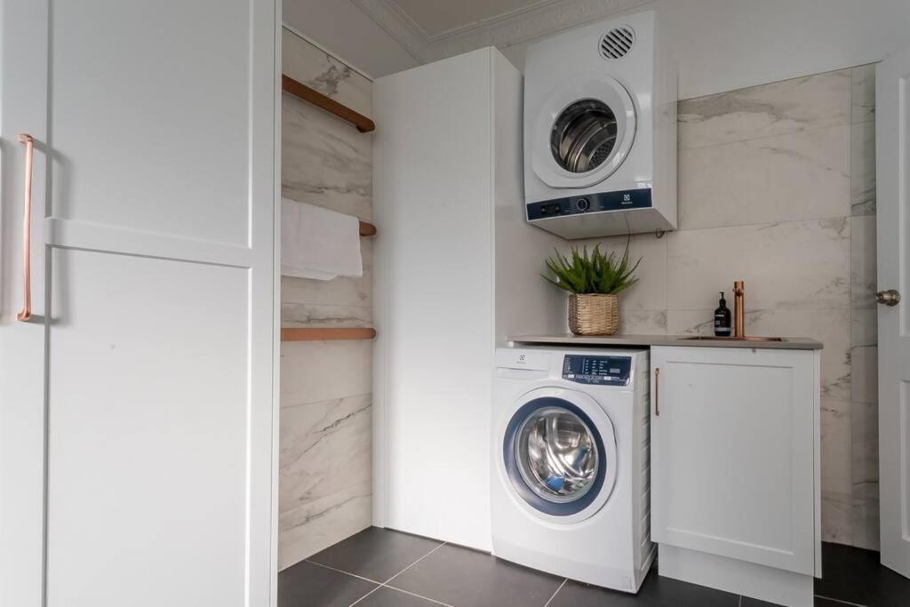 Historic Beauty In The Cbd! Parking And Wifi Appartement Launceston Buitenkant foto